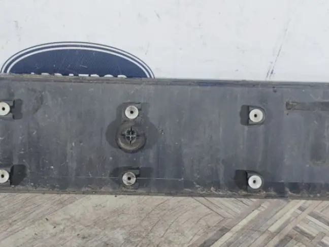 Накладка откидного борта DISCOVERY 3 L319 05-09