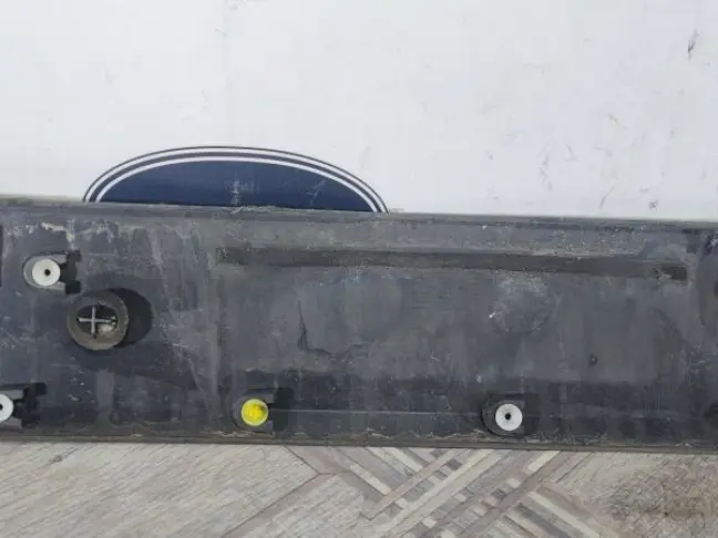 Накладка откидного борта DISCOVERY 3 L319 05-09