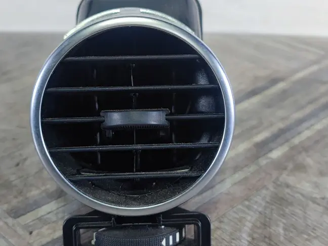 Дефлектор воздушный правый центральный Discovery 3