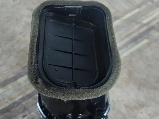 Дефлектор воздушный правый центральный Discovery 3