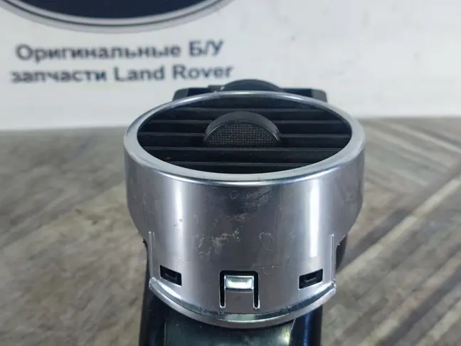 Дефлектор воздушный правый центральный Discovery 3