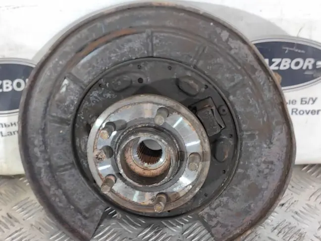 Кулак задний правый DISCOVERY 3/4 L319 05-12