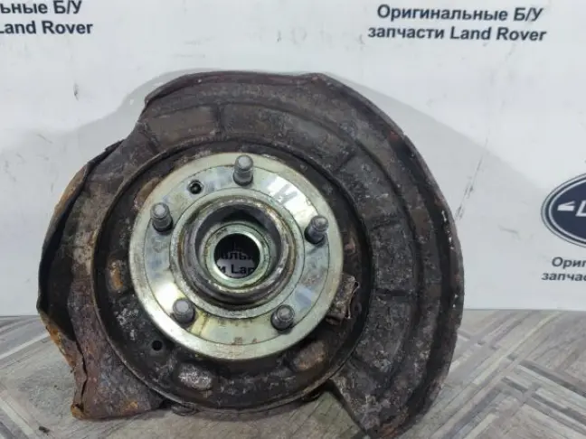 Кулак задний левый DISCOVERY 3 L319 05-12