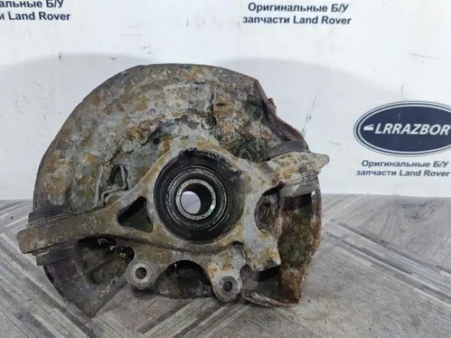 Кулак задний левый DISCOVERY 3 L319 05-12