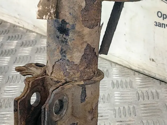 Стойка передняя правая CVD Range Rover L322 09-12