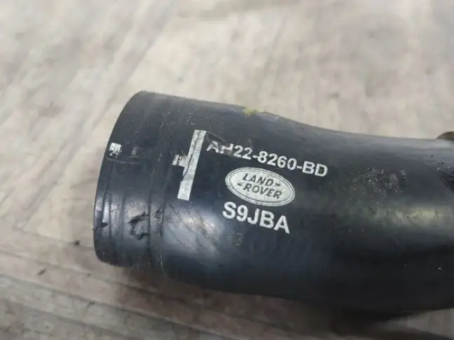 Патрубок охлаждения верхний  Range Rover Sport 3.0