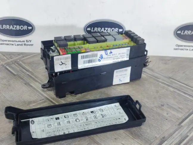 Блок предохранителей под капот Sport L320 3.0