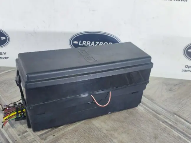 Блок предохранителей под капот Sport L320 3.0