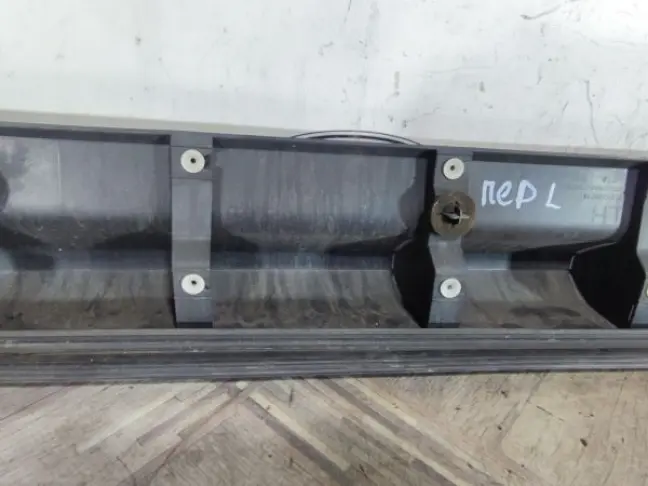 Молдинг передний левый  Range Rover Sport L320