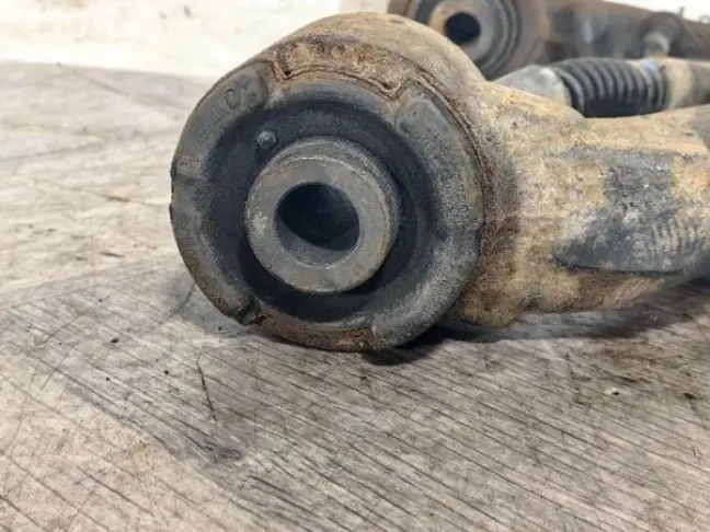 Рычаг передний верхний левый Land Rover Sport L320