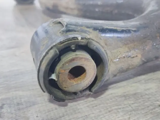 Рычаг передний нижний левый Range Rover Sport L320