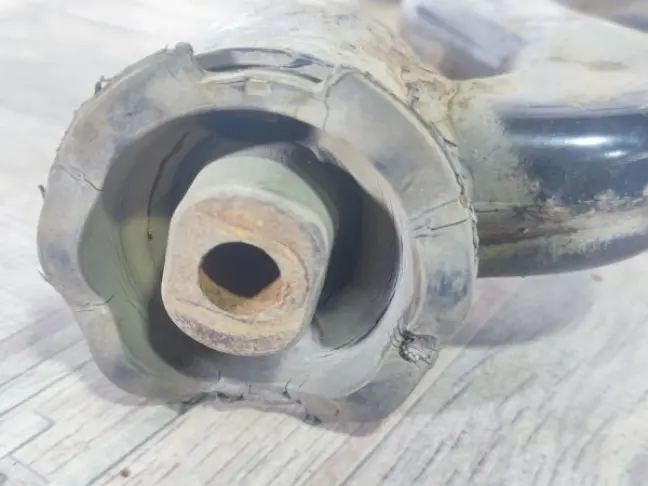 Рычаг передний нижний левый Range Rover Sport L320