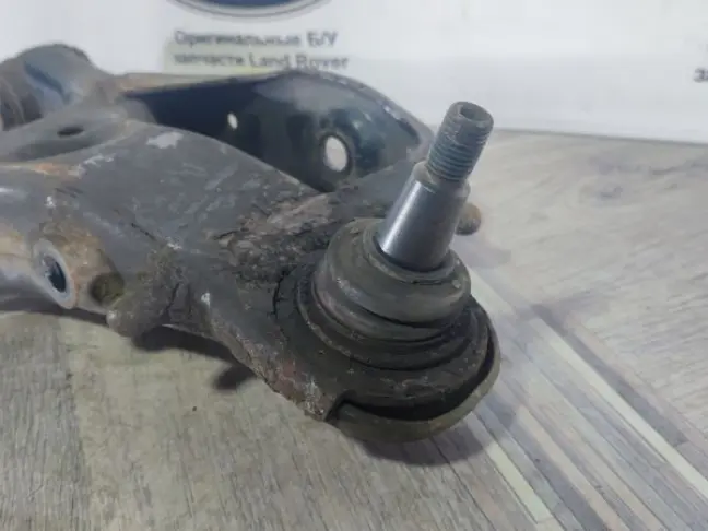 Рычаг передний нижний левый Range Rover Sport L320