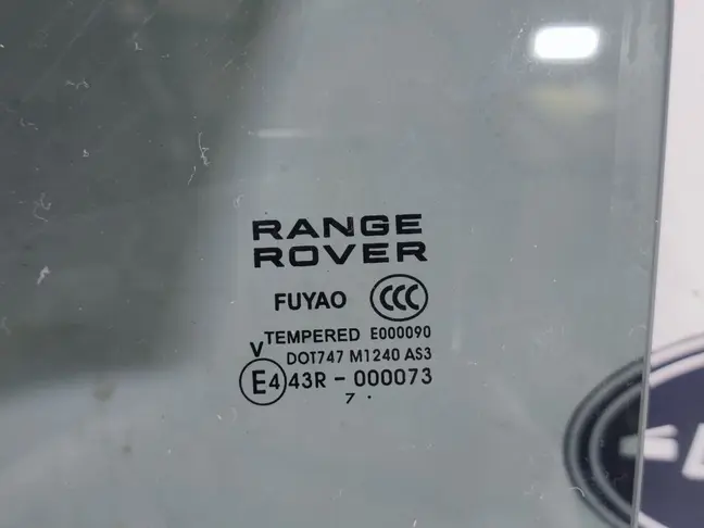 Стекло задней левой двери Evoque 2011-2018