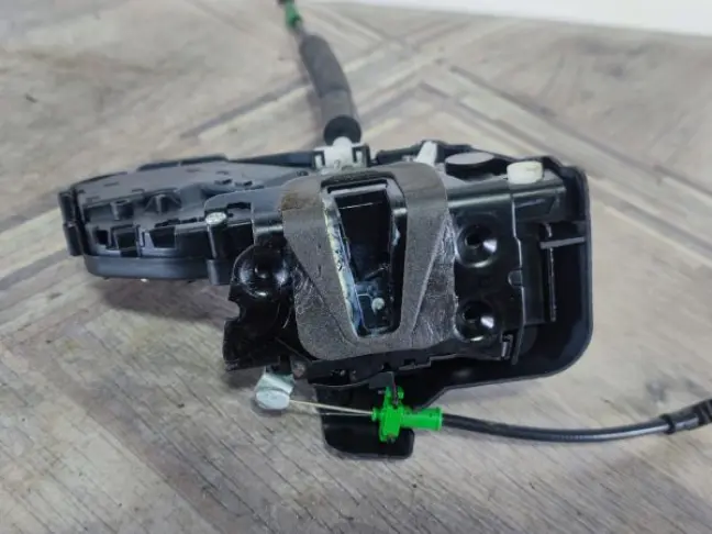 Замок двери задней правой Evoque 2011-2018