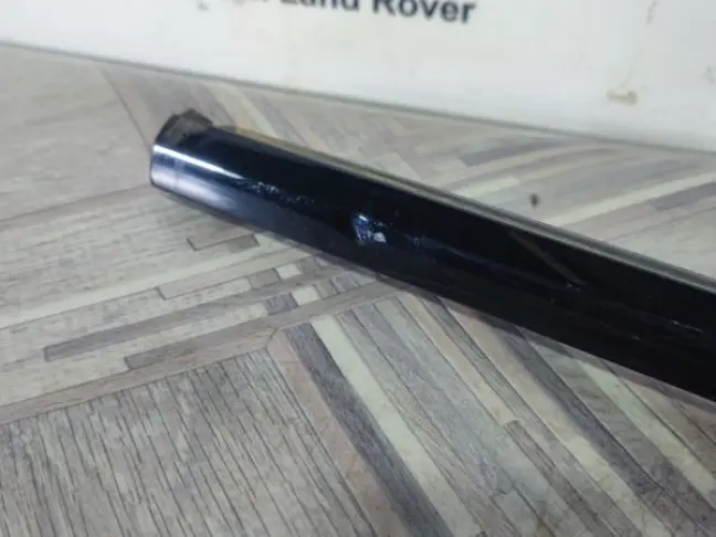 Молдинг стекла левого переднего Evoque 2011-2018