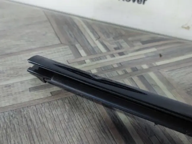 Молдинг стекла левого переднего Evoque 2011-2018