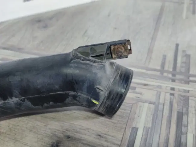 Воздуховод патрубок Range Rover L322 05-09