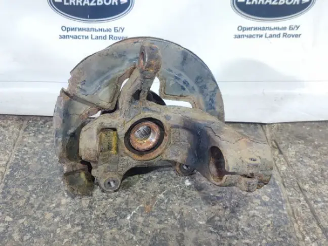 Кулак передний левый Land Rover Freelander 2.2