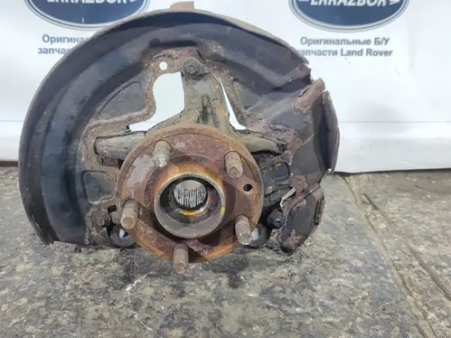 Кулак передний левый Land Rover Freelander 2.2