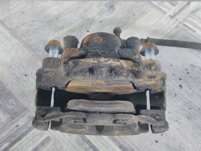 Суппорт правый передний Land Rover Freelander 2.2