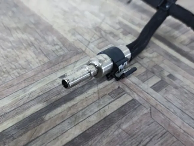 Трубка топливная Land Rover Freelander 2 2.2