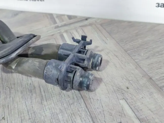 Патрубок охлаждения Land Rover Freelander 2