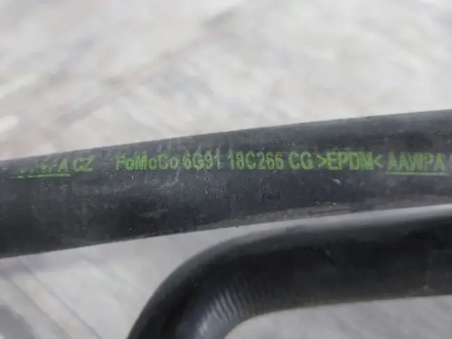 Патрубок охлаждения Land Rover Freelander 2