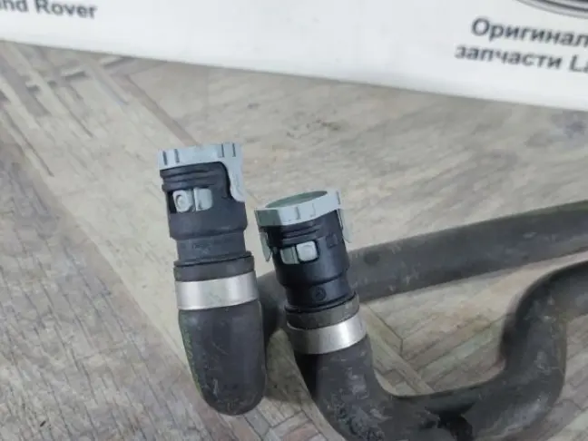 Патрубок охлаждения Land Rover Freelander 2