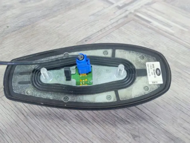 Антенна плавник на крышу Land Rover Freelander 2