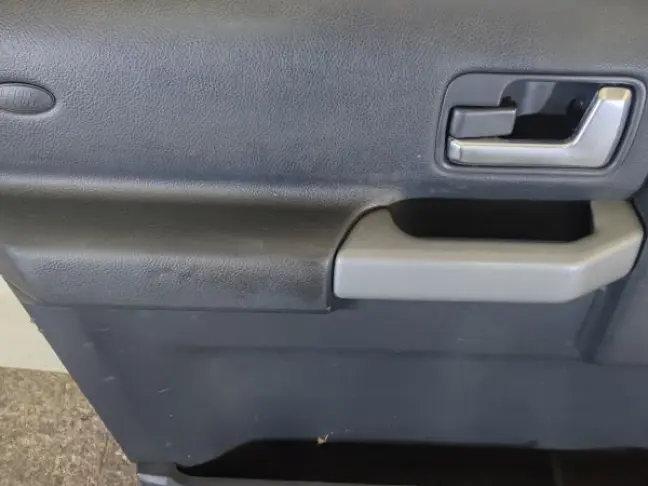 Обшивка двери левая перед DISCOVERY 3 L319 05-09