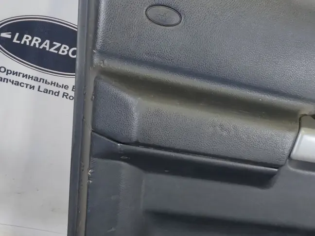 Обшивка двери левая перед DISCOVERY 3 L319 05-09