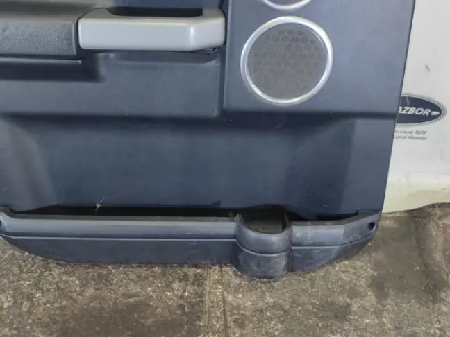 Обшивка двери левая перед DISCOVERY 3 L319 05-09