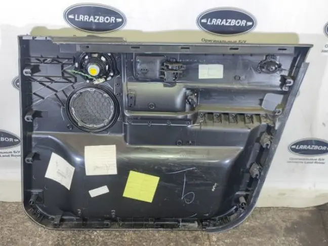 Обшивка двери левая перед DISCOVERY 3 L319 05-09