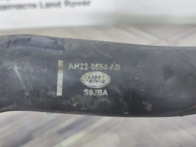 Патрубок охлаждения Range Rover Sport 3.0