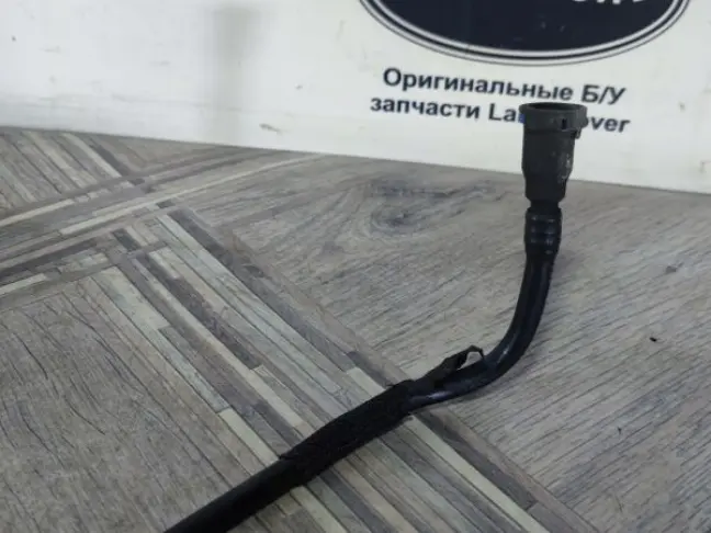 Патрубок на радиатор топливный DISCOVERY 4 L319