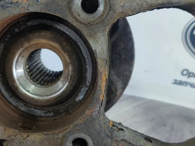 Кулак поворотный передний левый DISCOVERY 4 L319