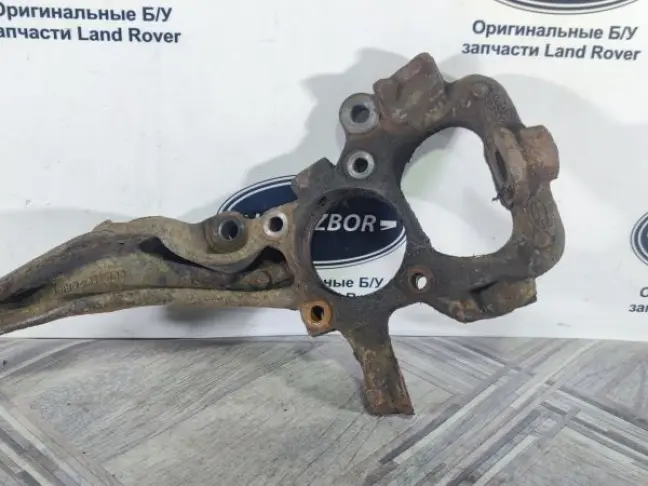 Кулак поворотный передний правый DISCOVERY 3 L319