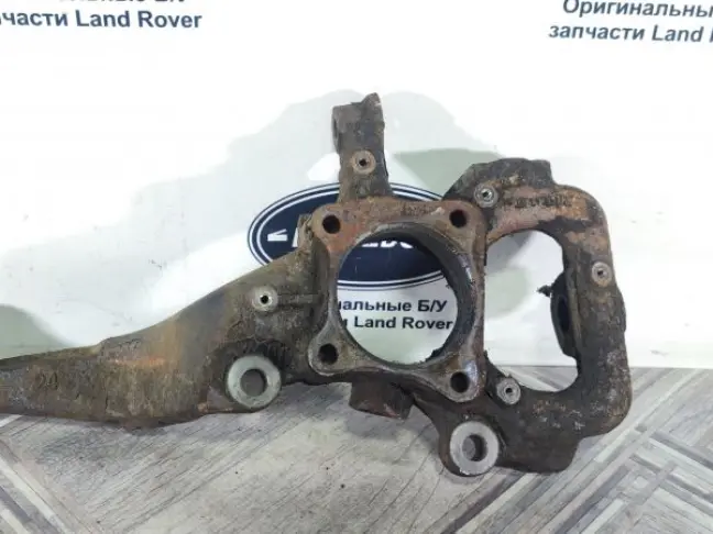 Кулак поворотный передний правый DISCOVERY 3 L319