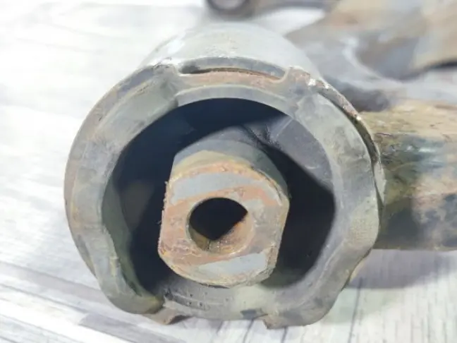 Рычаг передний нижний правый DISCOVERY 3/4 L319