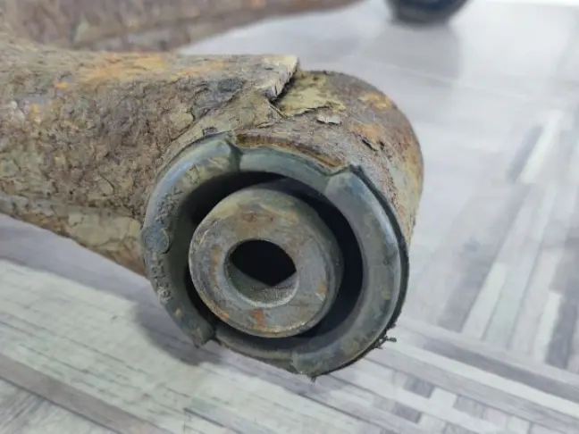 Рычаг передний нижний левый DISCOVERY 3/4 L319