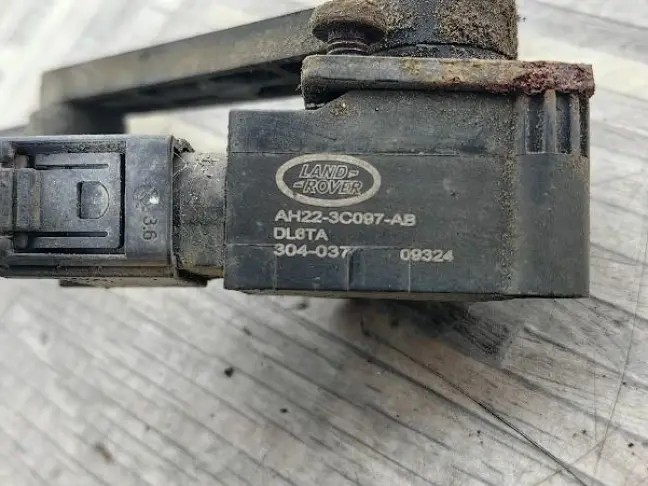 Датчик кузова передний DISCOVERY 4 L319 3.0