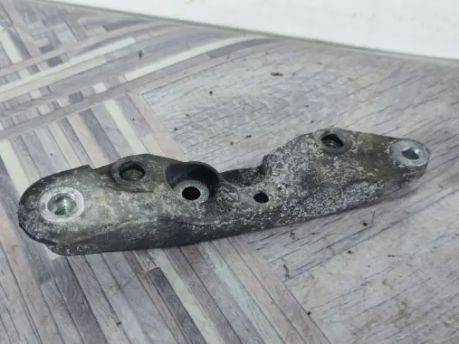 Кронштейн компресора кондея Range Rover Sport 3.0