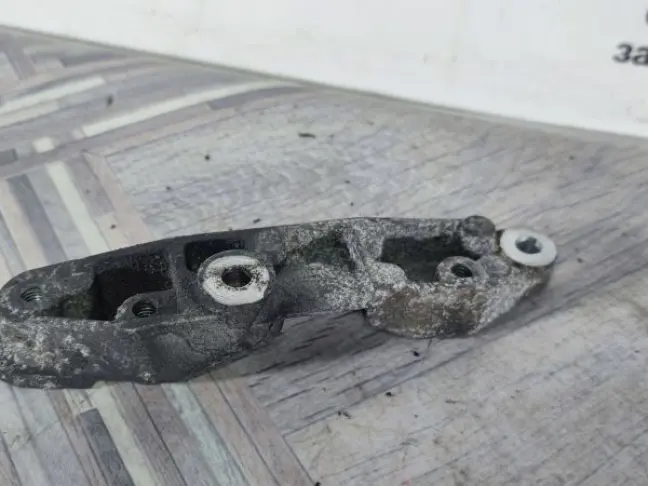 Кронштейн компресора кондея Range Rover Sport 3.0