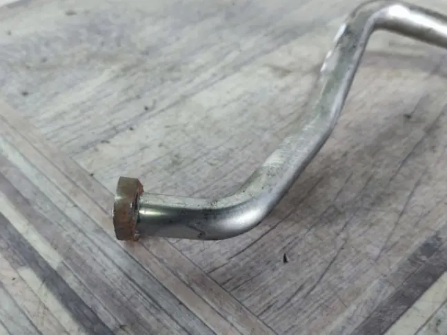 Трубка слива масла правая Range Rover Sport 3.0