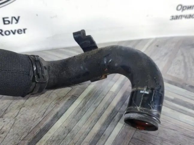 Патрубок охлаждения от блока Range Rover Sport 3.0