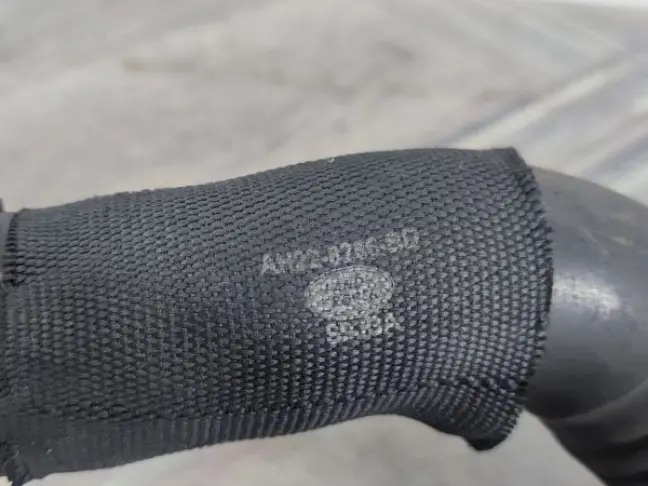 Патрубок охлаждения от блока Range Rover Sport 3.0