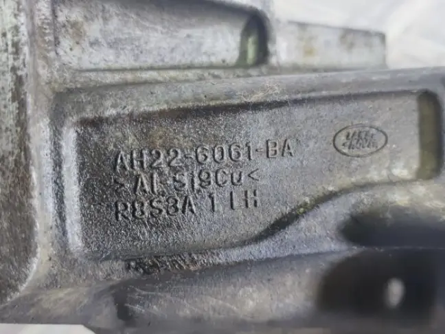 Кронштейн двигателя левый  DISCOVERY 4 3.0 306DT