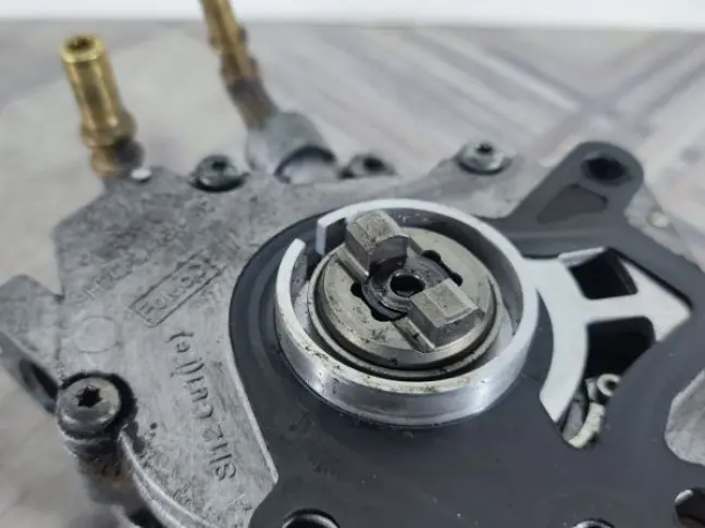 Насос вакуумный Land Rover DISCOVERY 4 3.0 L319