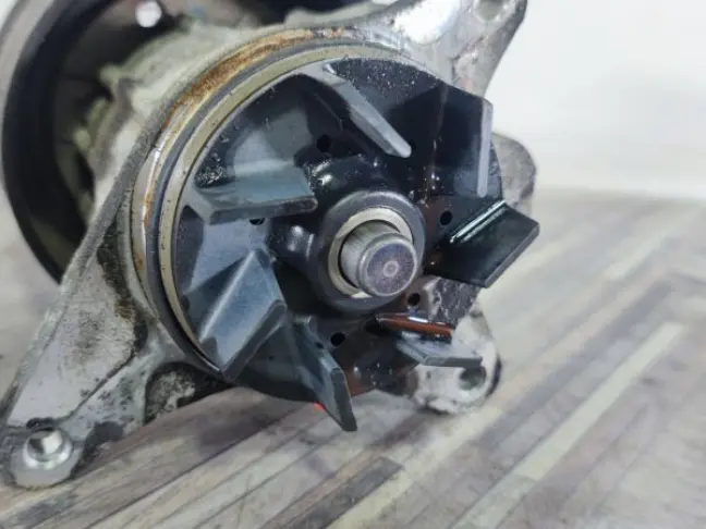 Помпа Land Rover DISCOVERY 4 3.0 L319